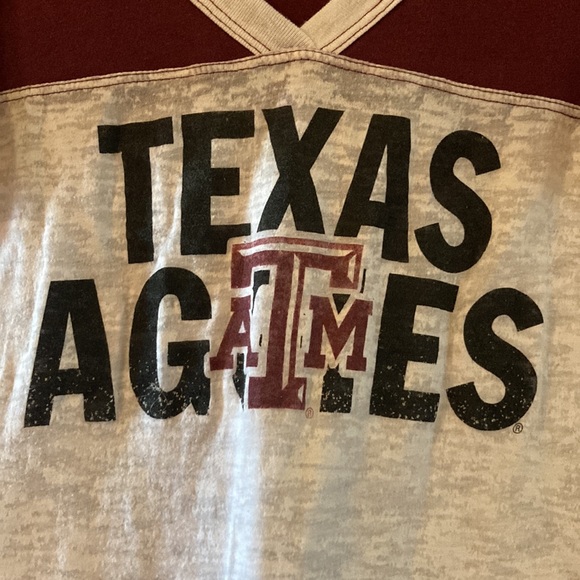 Medium Aggie V-Neck Lightweight Top - Picture 3 of 11